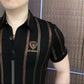 Camisetas de manga corta a rayas con cuello en V y solapa para hombre